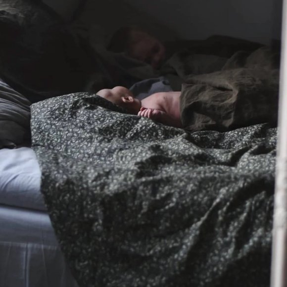 GARBO & FRIENDS | Fitted Bottom Sheet | Crib | Gray - Picture 2 of 16